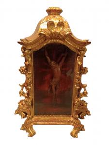 Teca do século XVIII com Cristo em buxo